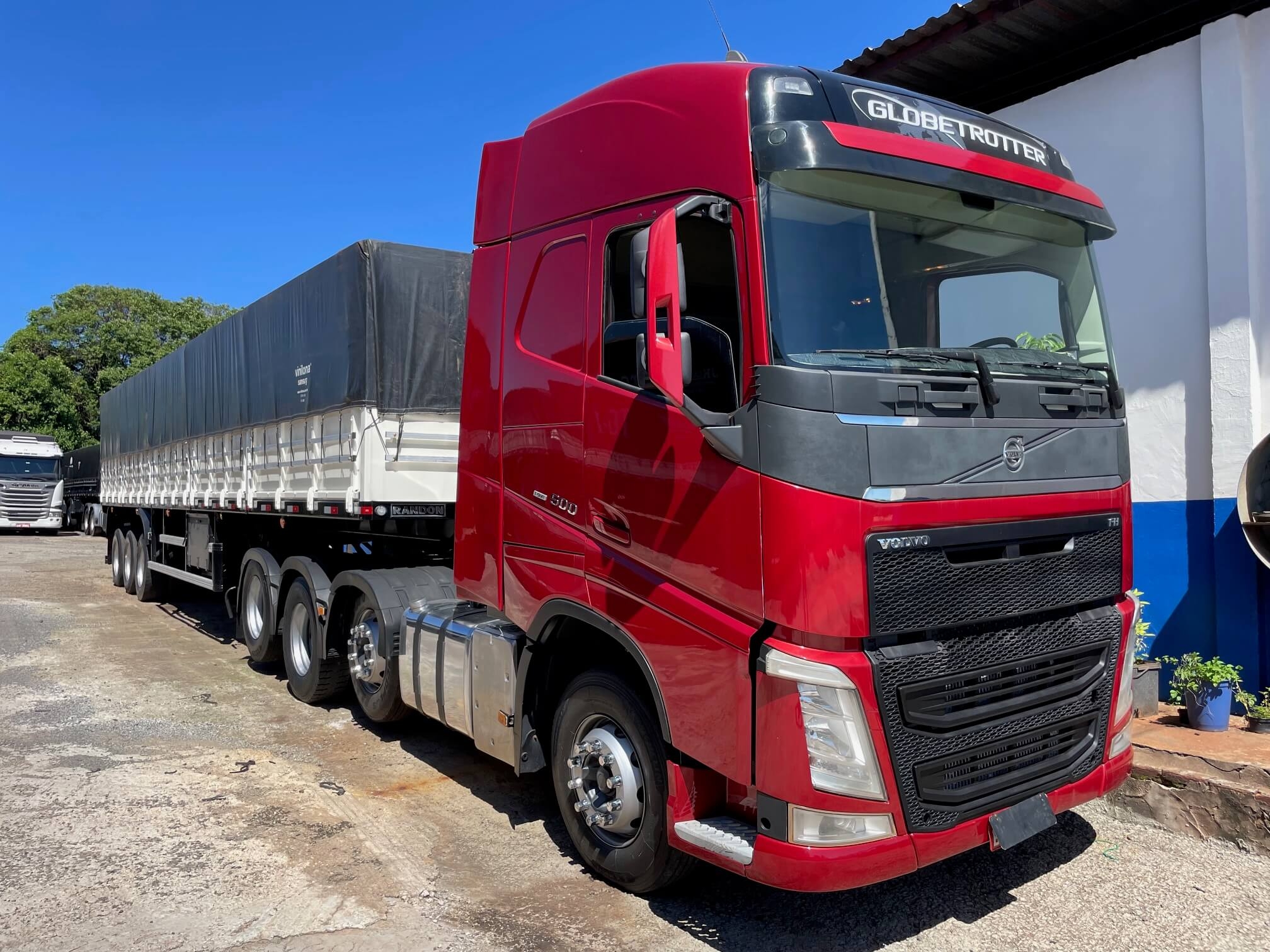 VOLVO FH 500 8X2 COM CARRETA LS